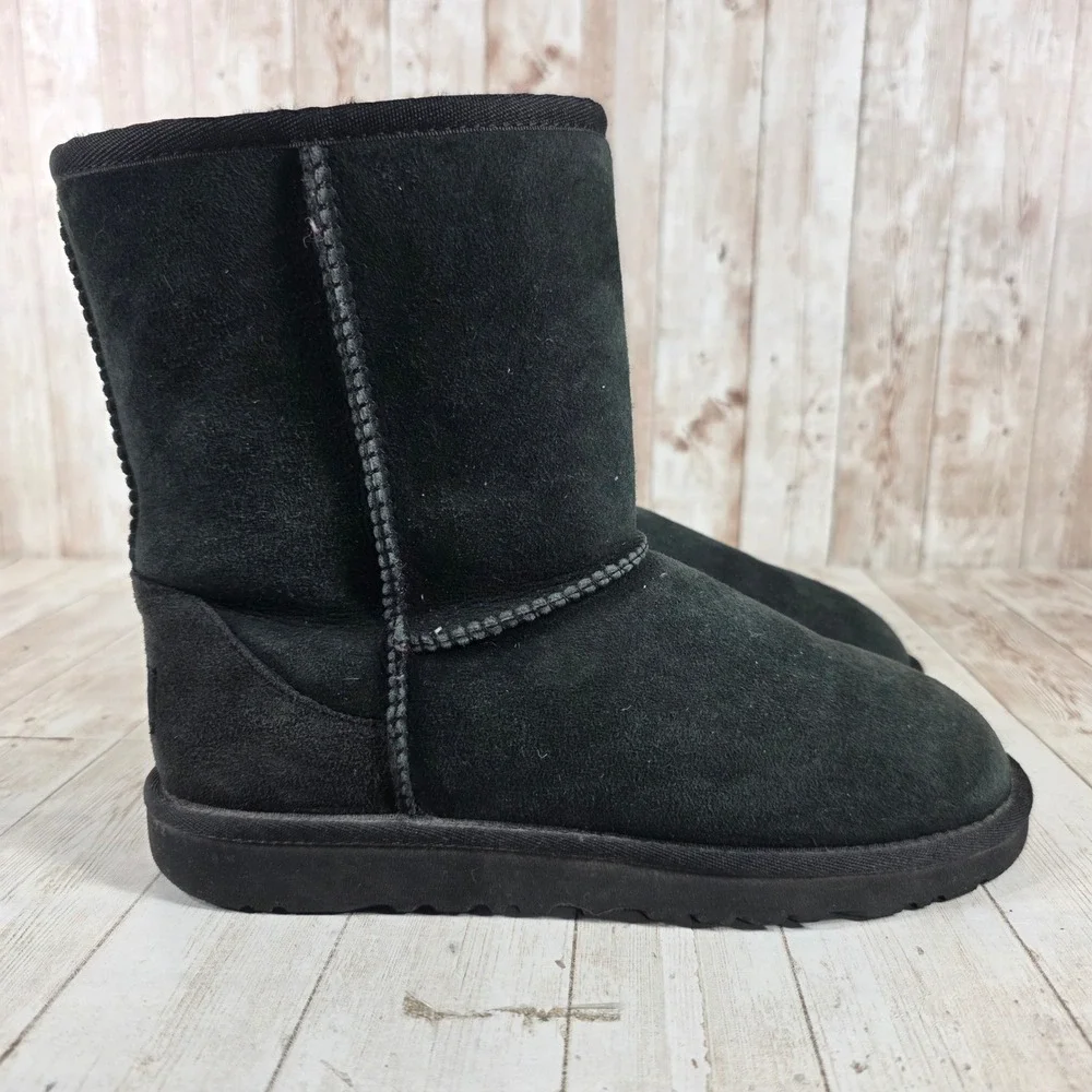 UGG Australia Women's Black Suede Sheepskin‎ Lined Boots Size 5